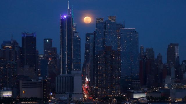 Super lua de sangue vista em Nova York