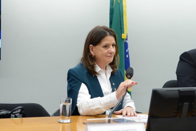 Comissão especial aprova PEC do Piso da Enfermagem