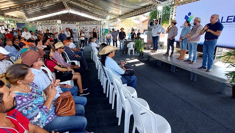 APRENDIZADO: Escola do Legislativo encerra ciclo de oficinas e palestras na Expoari 