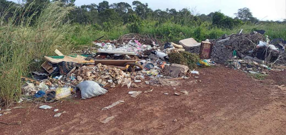 Lixo descartado inadequadamente em Vilhena (RO) — Foto: Prefeitura de Vilhena/Divulgação